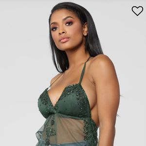 GREEN LACE FASHION NOVA TOP NWT!